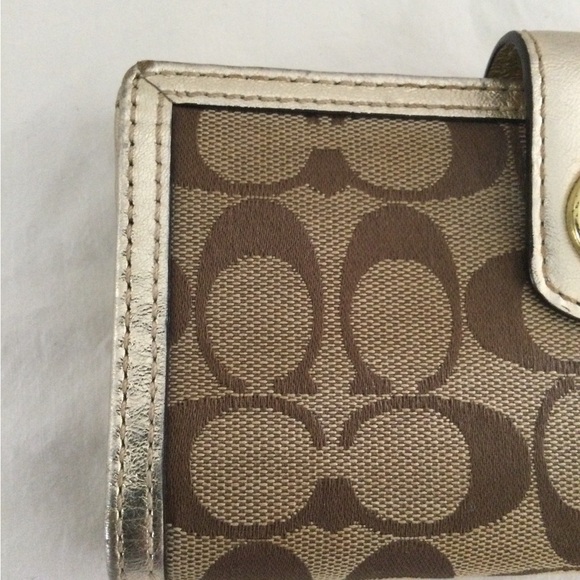 Coach Monogram twist lock clutch wallet - Picture 4 of 16